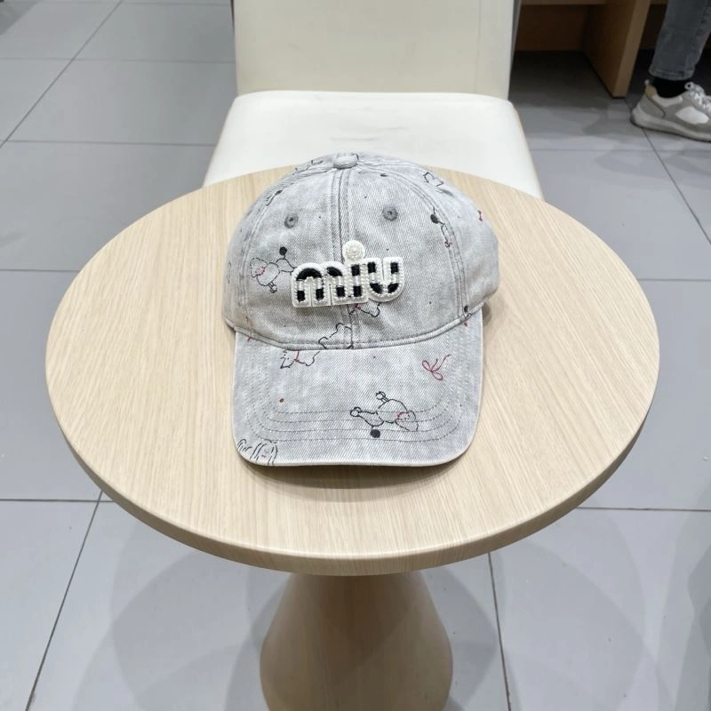Miu Miu Caps Versatile 261694