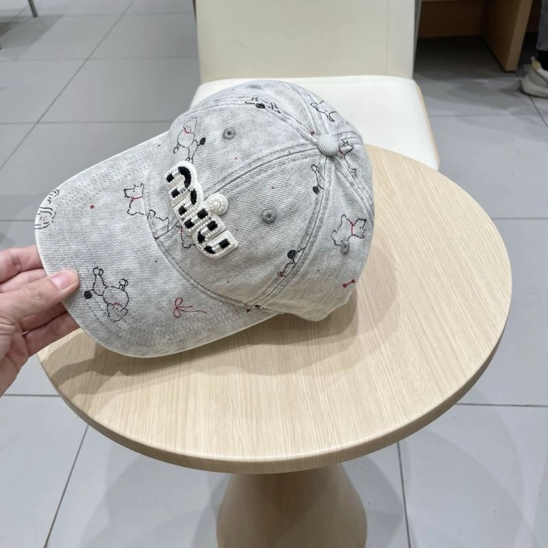 Miu Miu Caps Versatile 261694