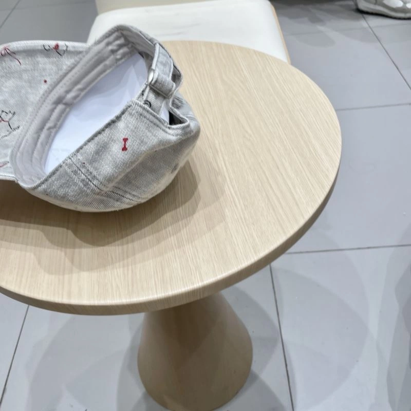 Miu Miu Caps Versatile 261694