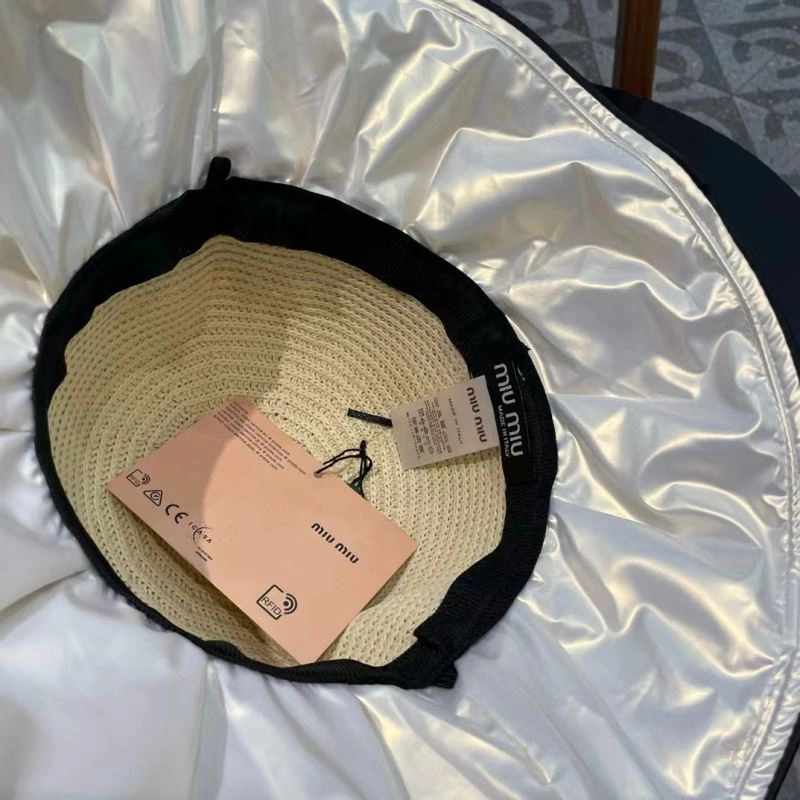 Miu Miu Caps Snug 261669