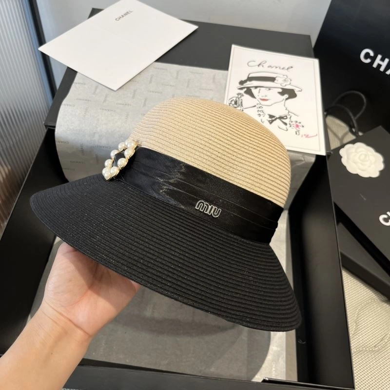 Miu Miu Caps Elegant 261689