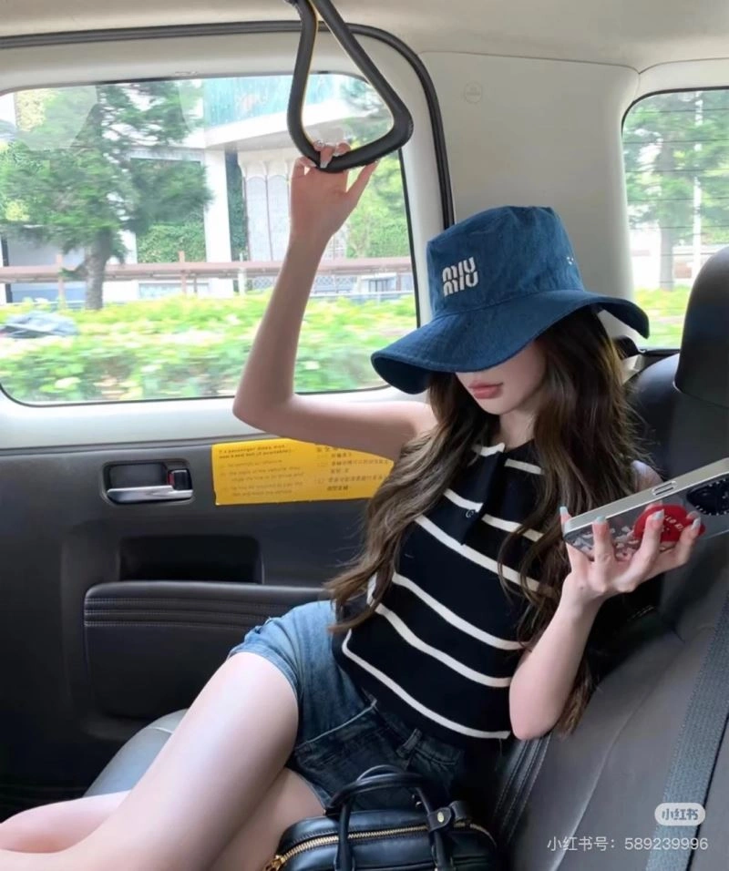 Miu Miu Caps HighQuality 261690