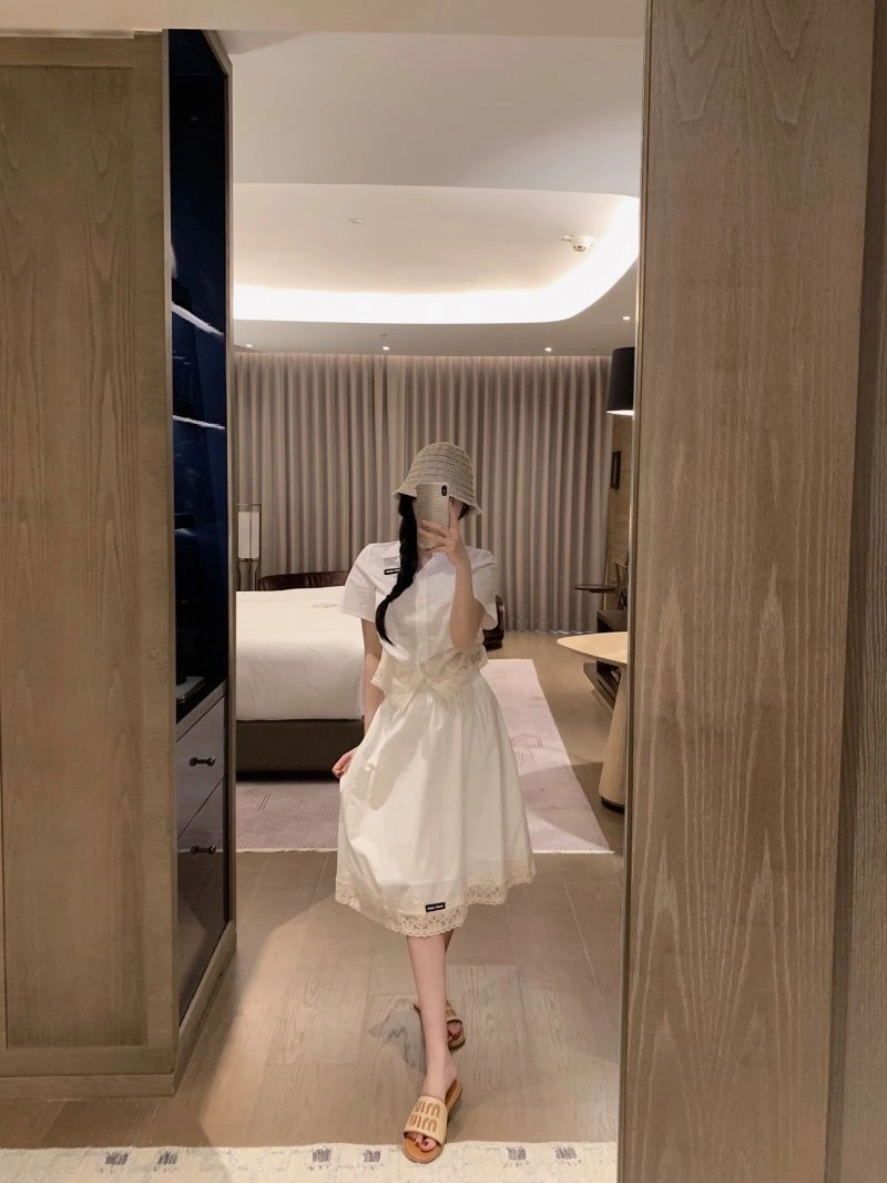 Miu Miu Dress Suits ModernLook 152160