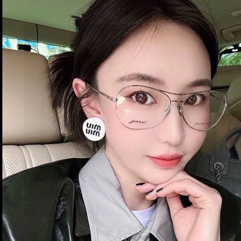 Miu Miu Earrings Sleek 213447