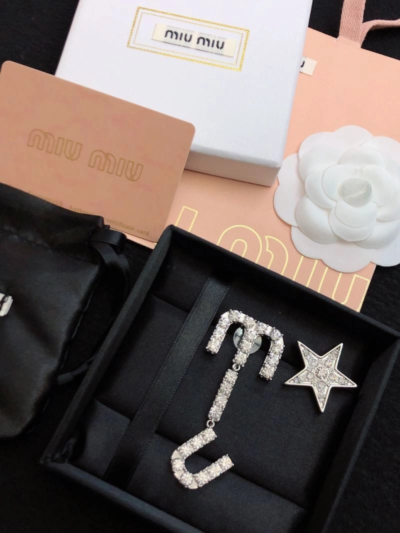 Miu Miu Earrings Trendsetting 212553