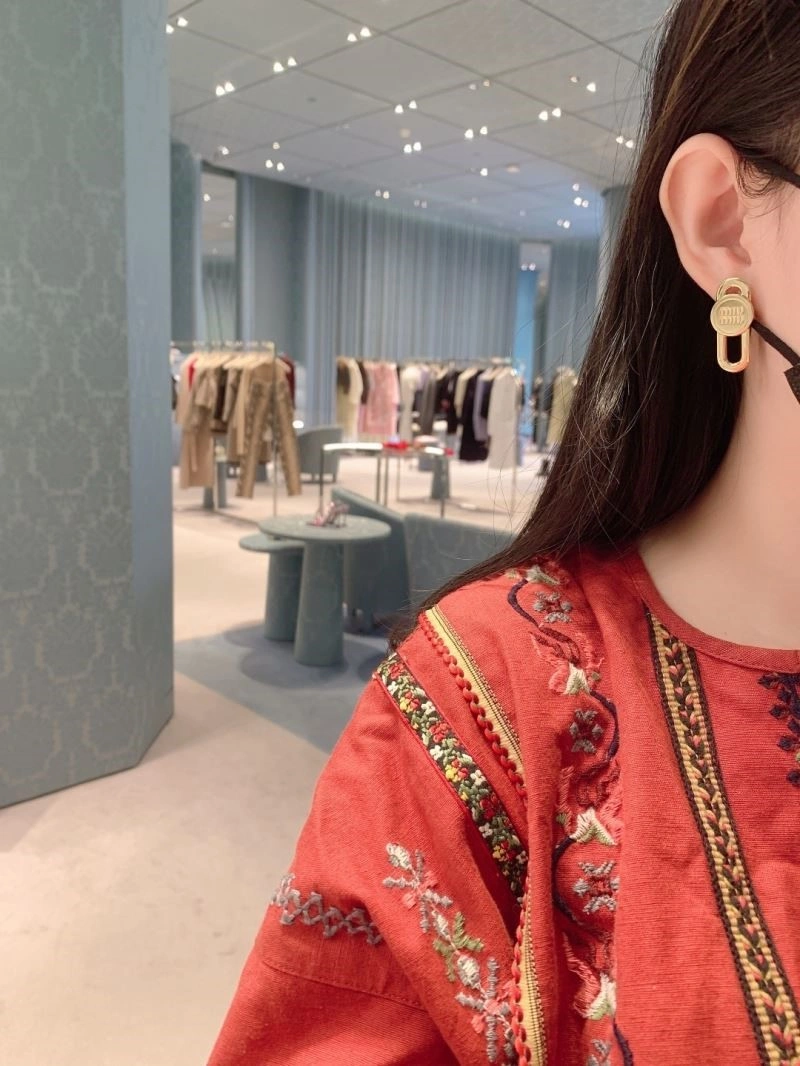 Miu Miu Earrings Versatile 210508