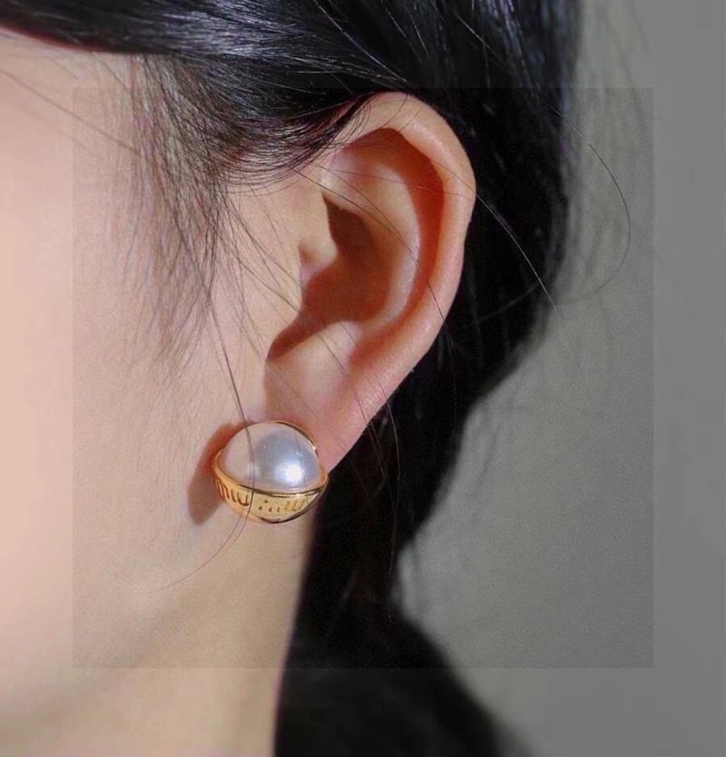 Miu Miu Earrings Sleek 209184