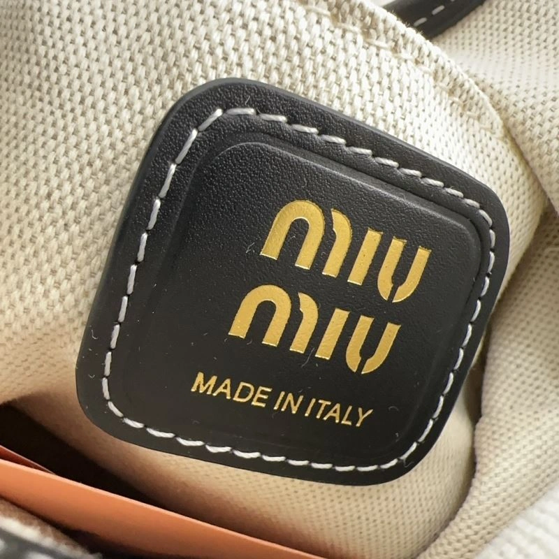 Miu Miu Hobo Bags Refined 58280