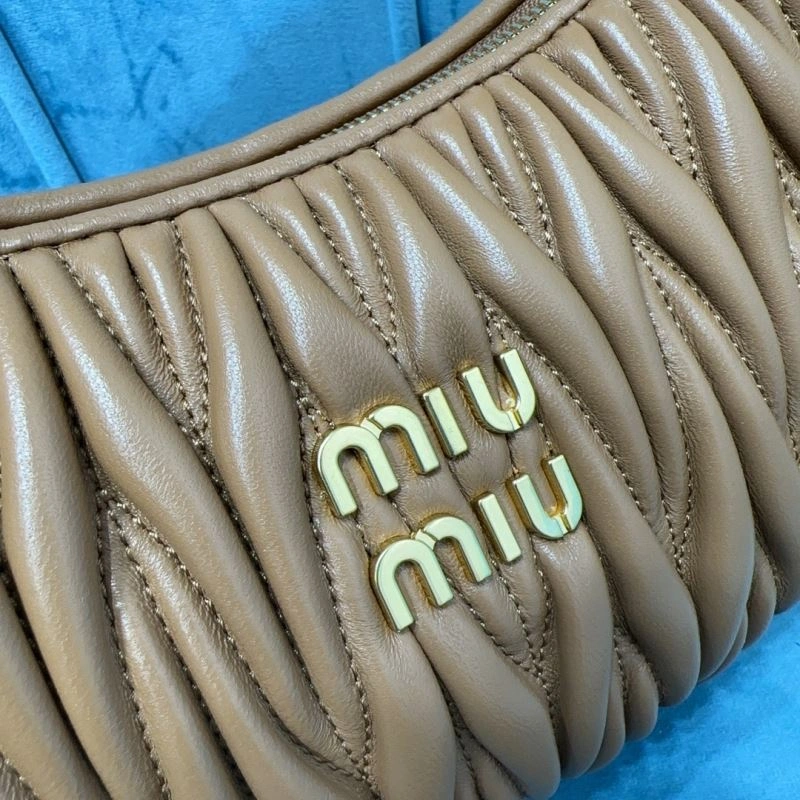 Miu Miu Hobo Bags WellDesigned 58254