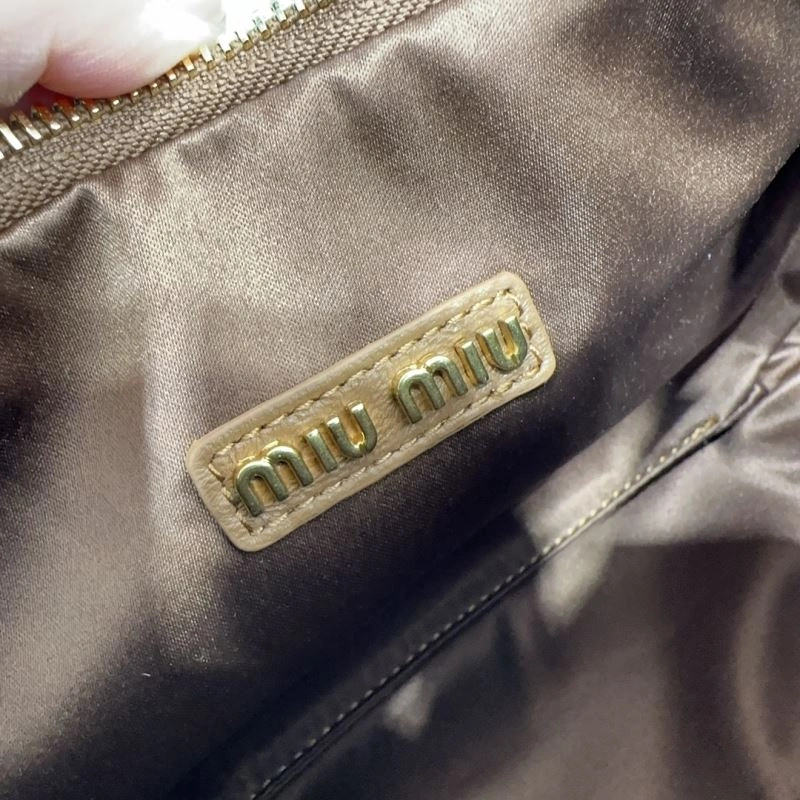 Miu Miu Hobo Bags WellDesigned 58254