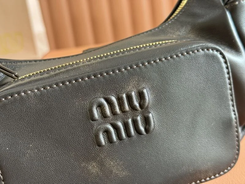 Miu Miu Hobo Bags Comfortable 49124
