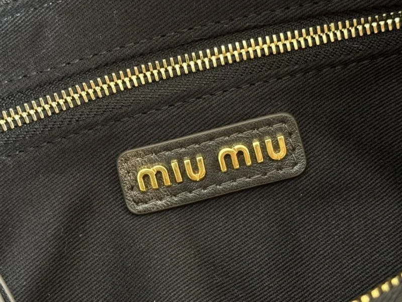 Miu Miu Hobo Bags Comfortable 49124