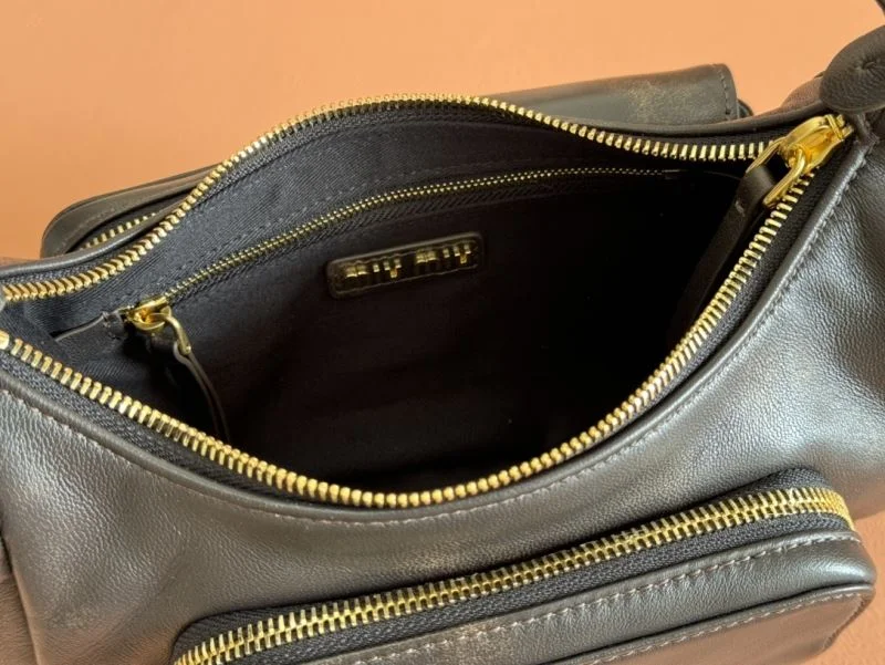 Miu Miu Hobo Bags Comfortable 49124