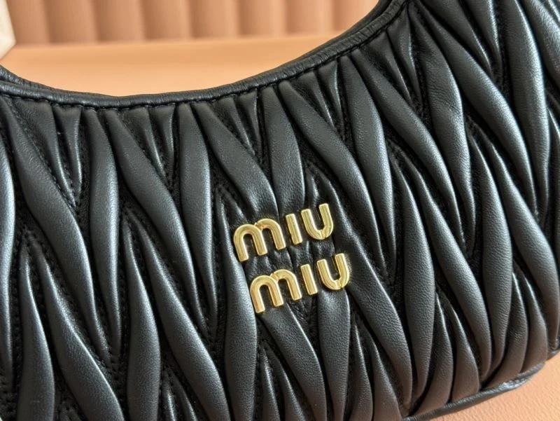 Miu Miu Hobo Bags Breathable 49149