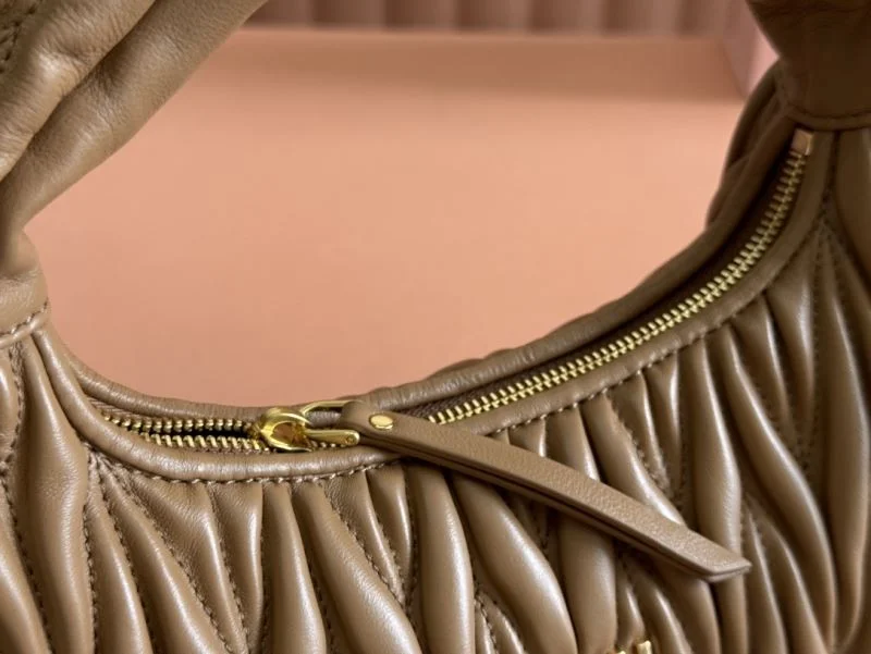 Miu Miu Hobo Bags Resilient 49113