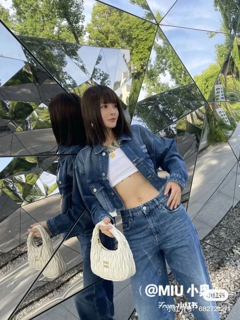 Casual Miu Miu Hobo Bags 43783