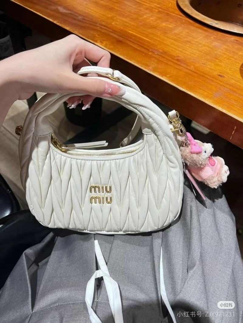 Miu Miu Hobo Bags WellDesigned 43566