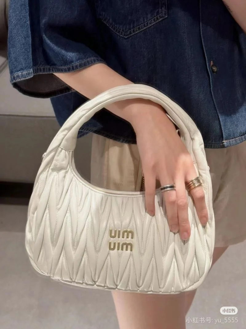 Miu Miu Hobo Bags WellDesigned 43566