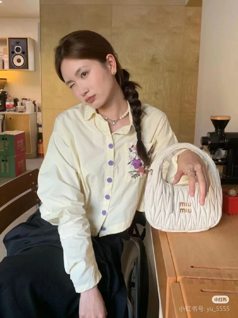 Miu Miu Hobo Bags WellDesigned 43566