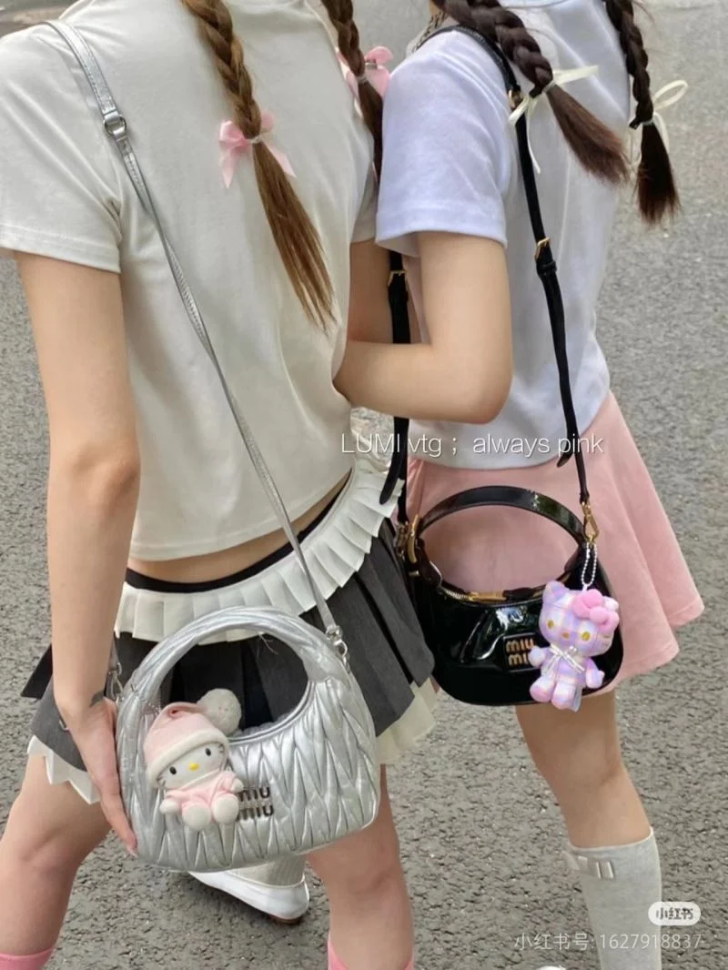 Miu Miu Hobo Bags Modern 43560