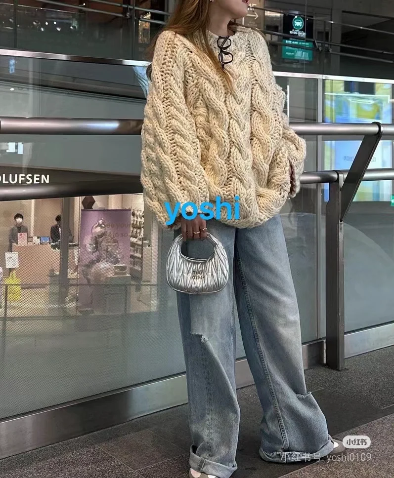 Miu Miu Hobo Bags Modern 43560
