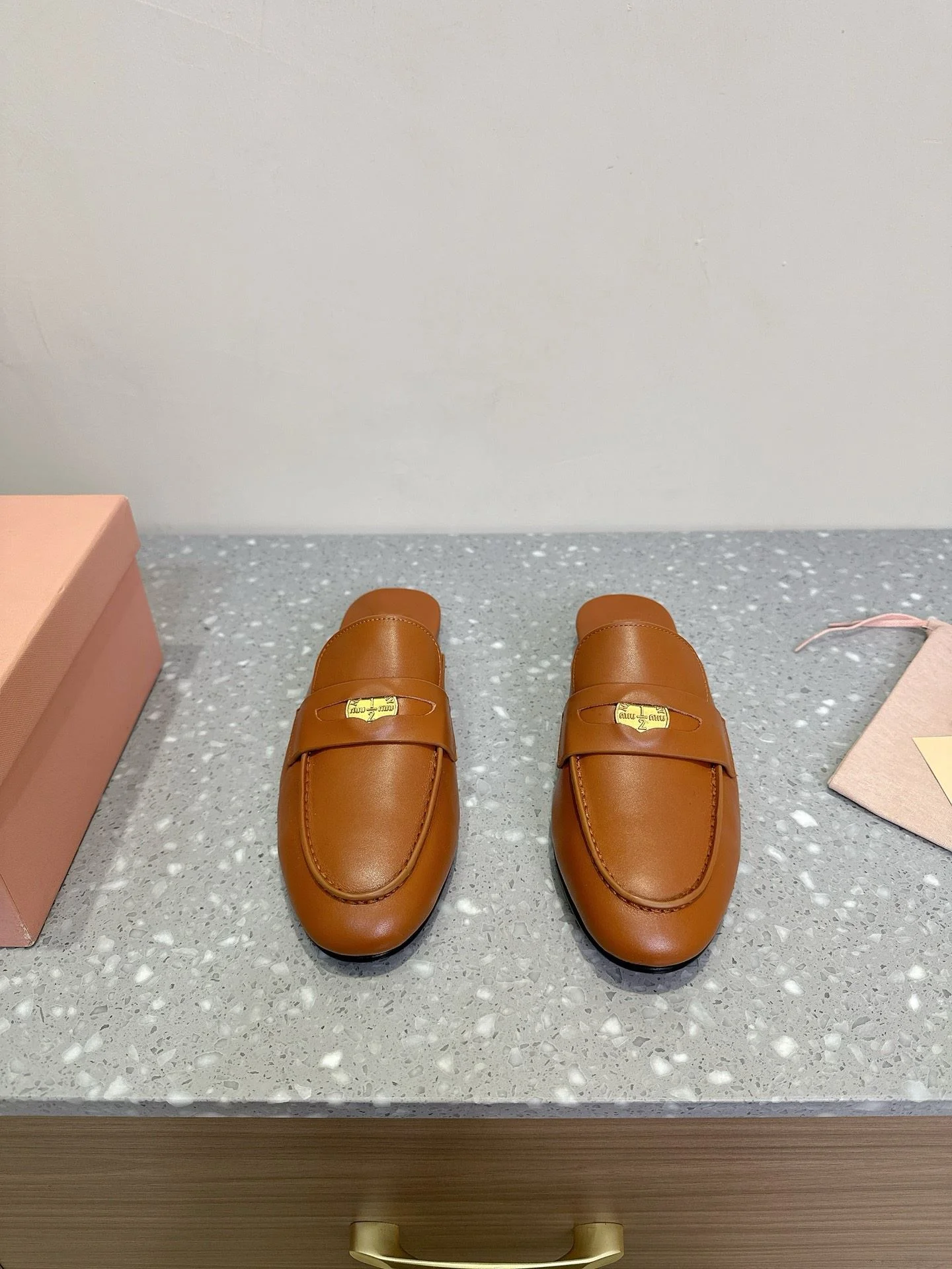 Trendsetting Miu Miu Sandals 7536