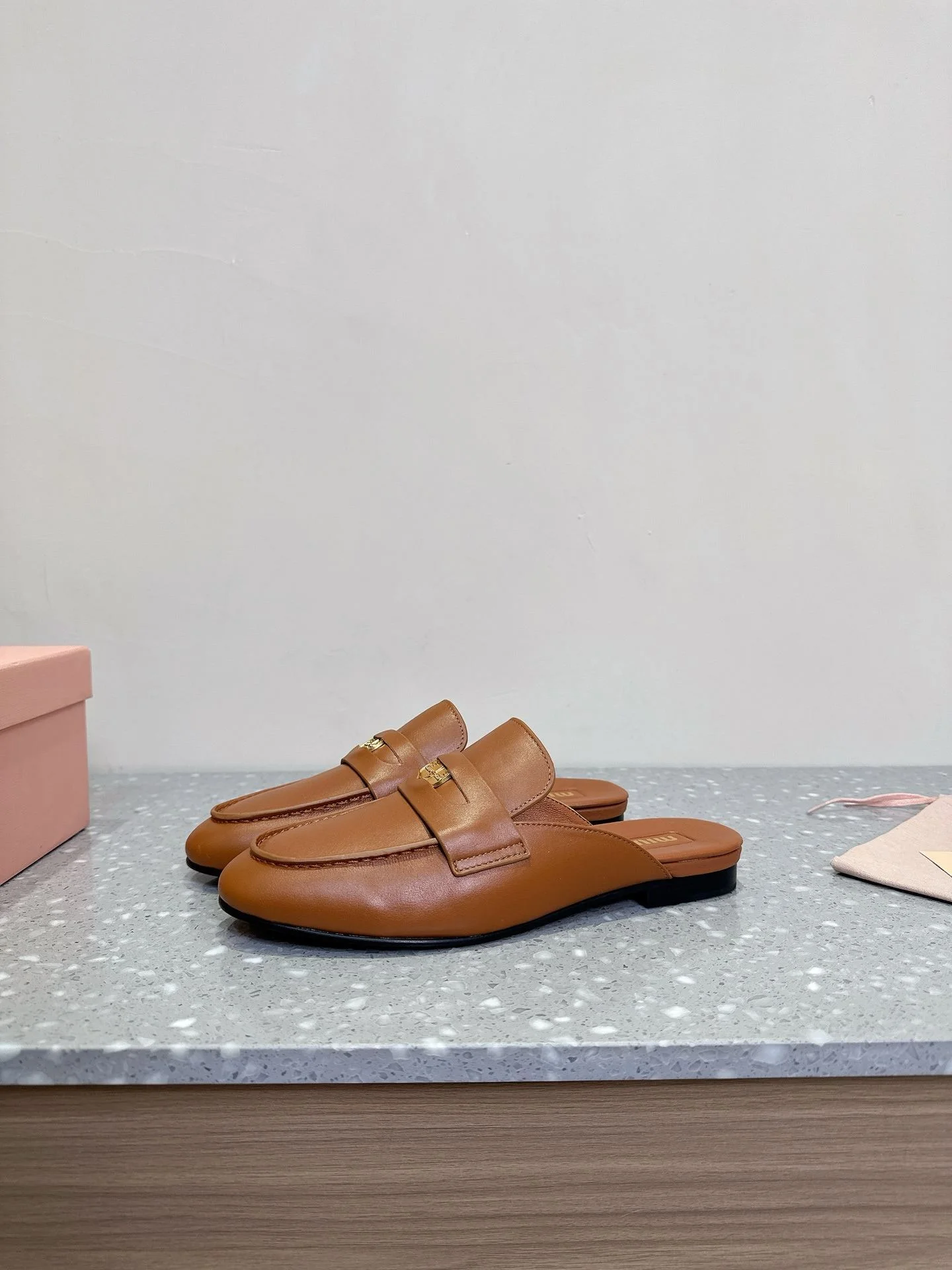 Trendsetting Miu Miu Sandals 7536