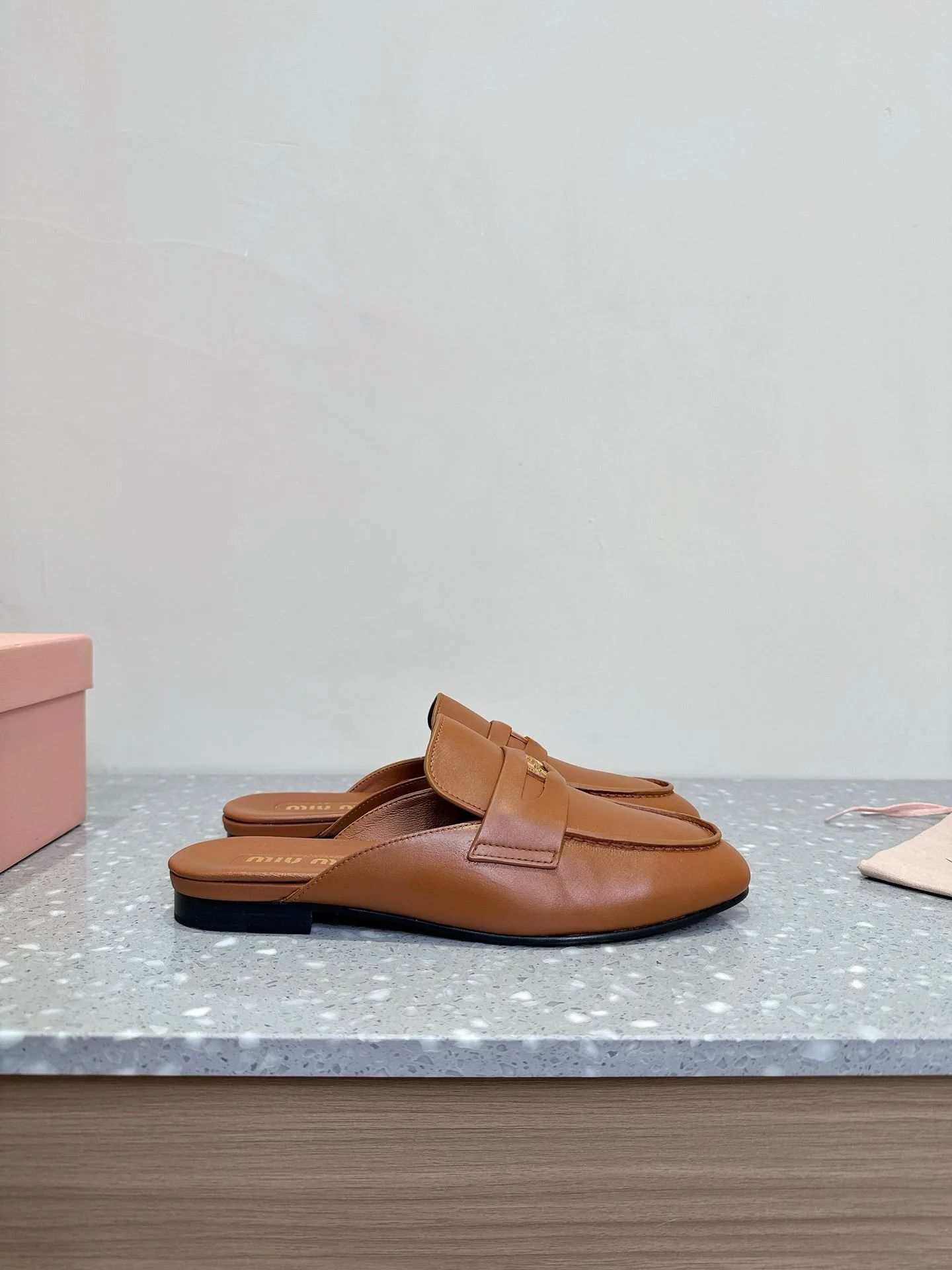 Trendsetting Miu Miu Sandals 7536