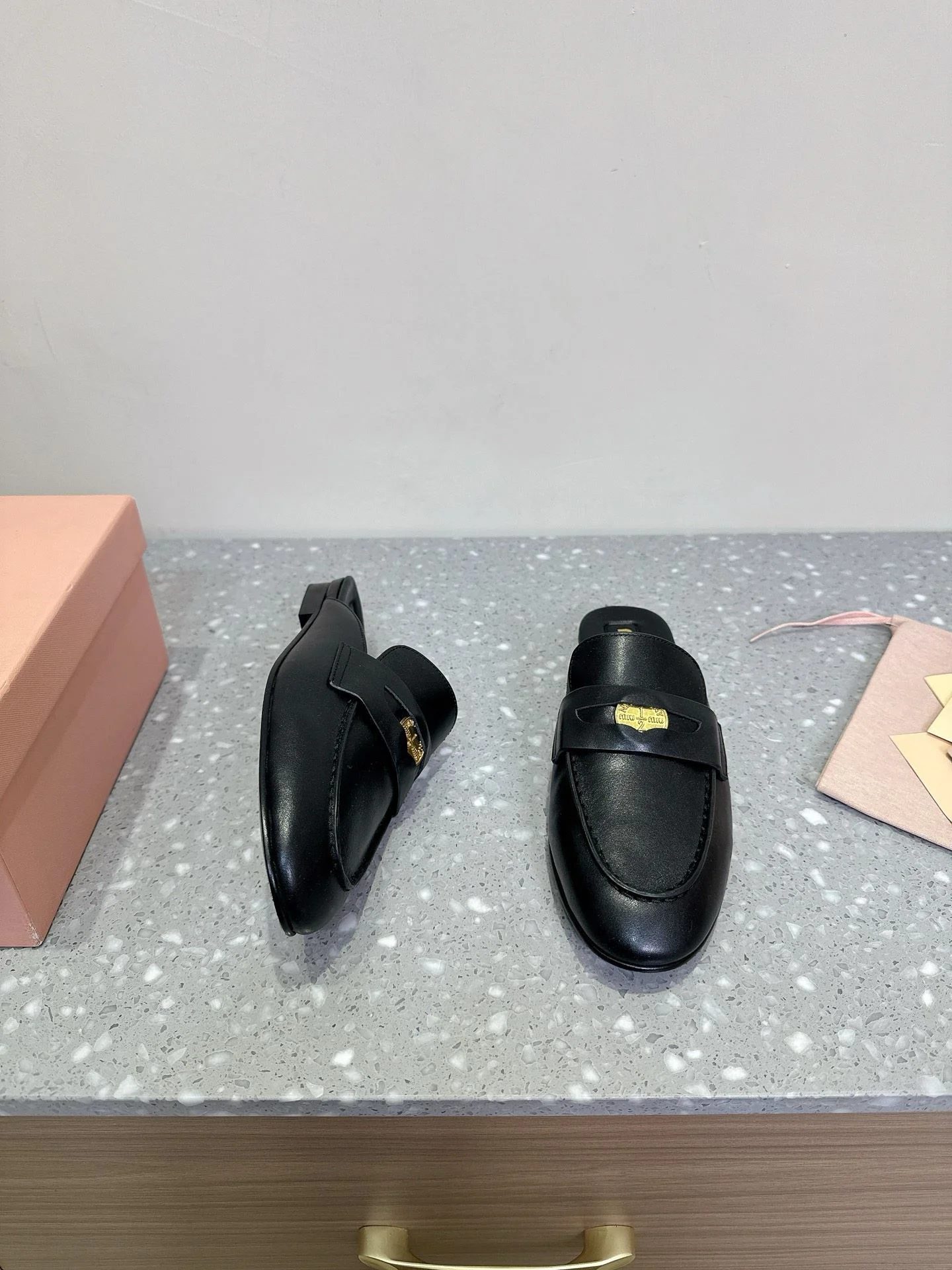 Trendsetting Miu Miu Sandals 7522