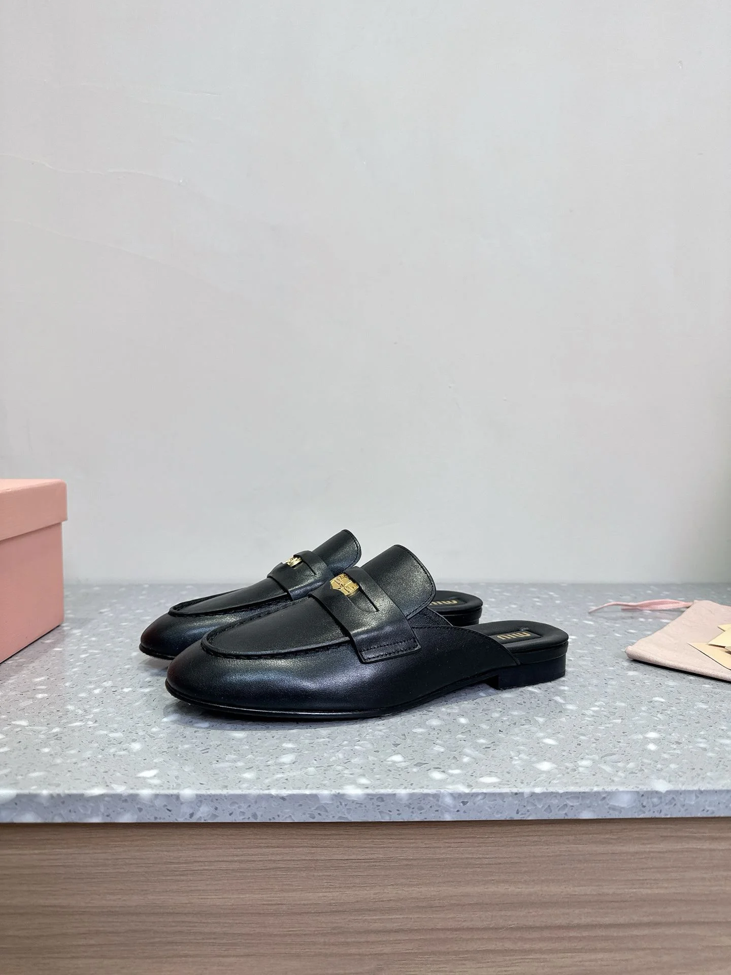 Trendsetting Miu Miu Sandals 7522