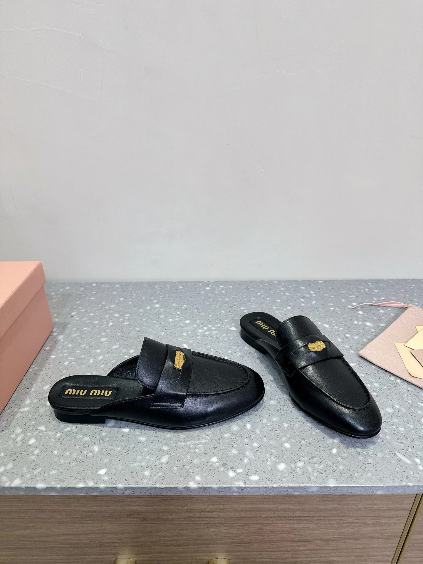Trendsetting Miu Miu Sandals 7522
