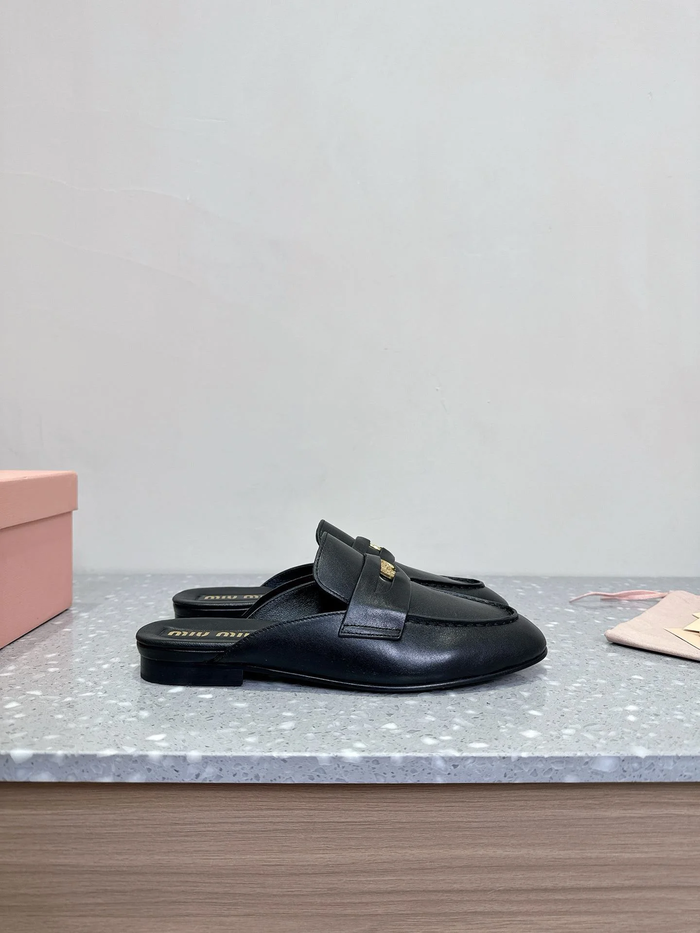 Trendsetting Miu Miu Sandals 7522