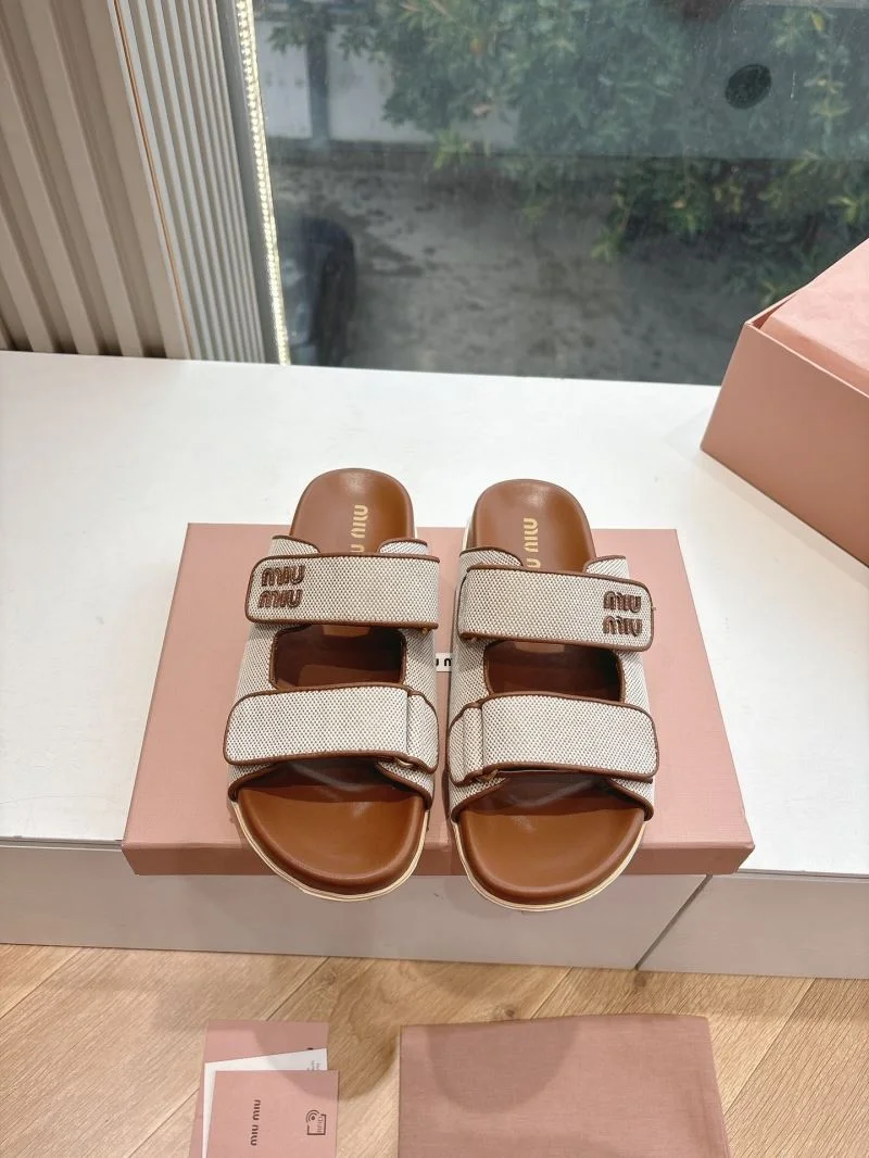 Vibrant Miu Miu Sandals 9538