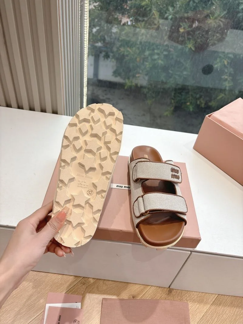 Vibrant Miu Miu Sandals 9538