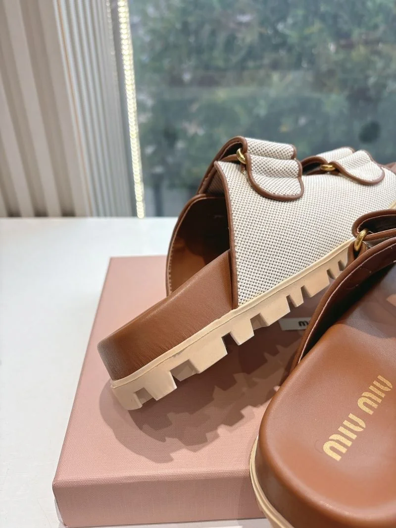 Vibrant Miu Miu Sandals 9538