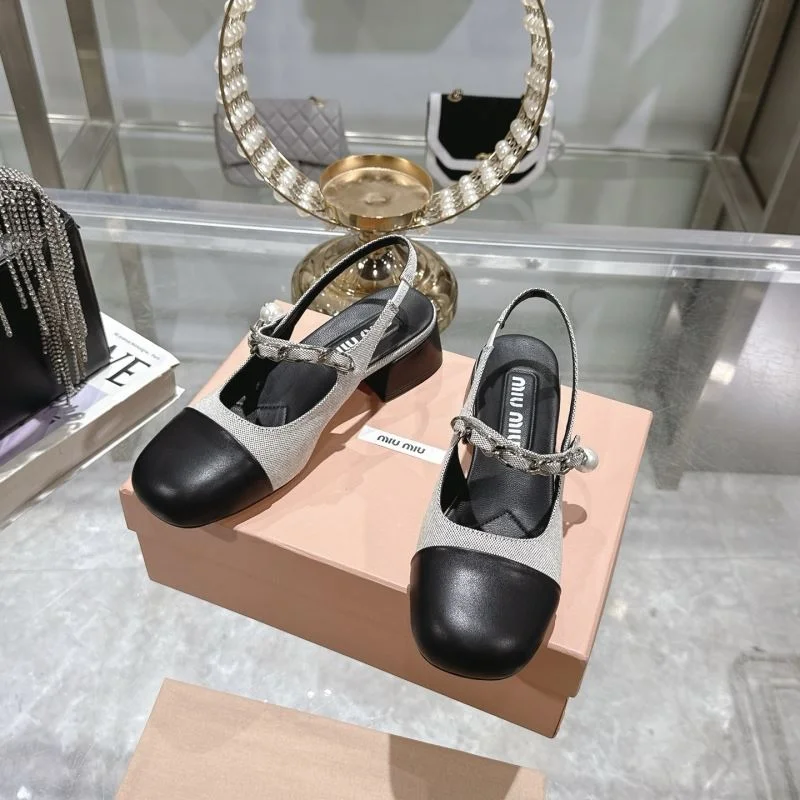 Vibrant Miu Miu Sandals 9516
