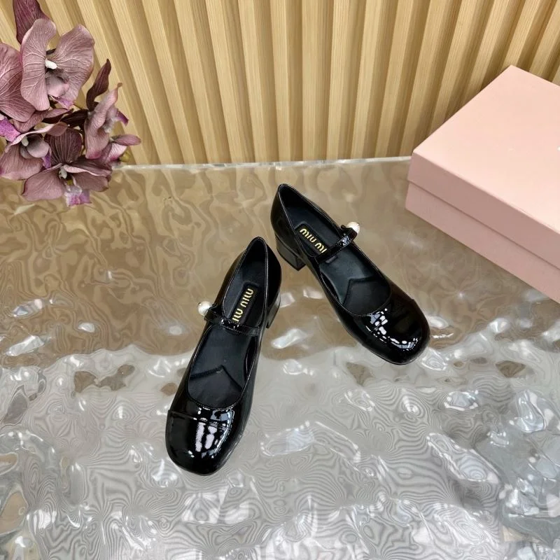 Minimalist Miu Miu Shoes 11556
