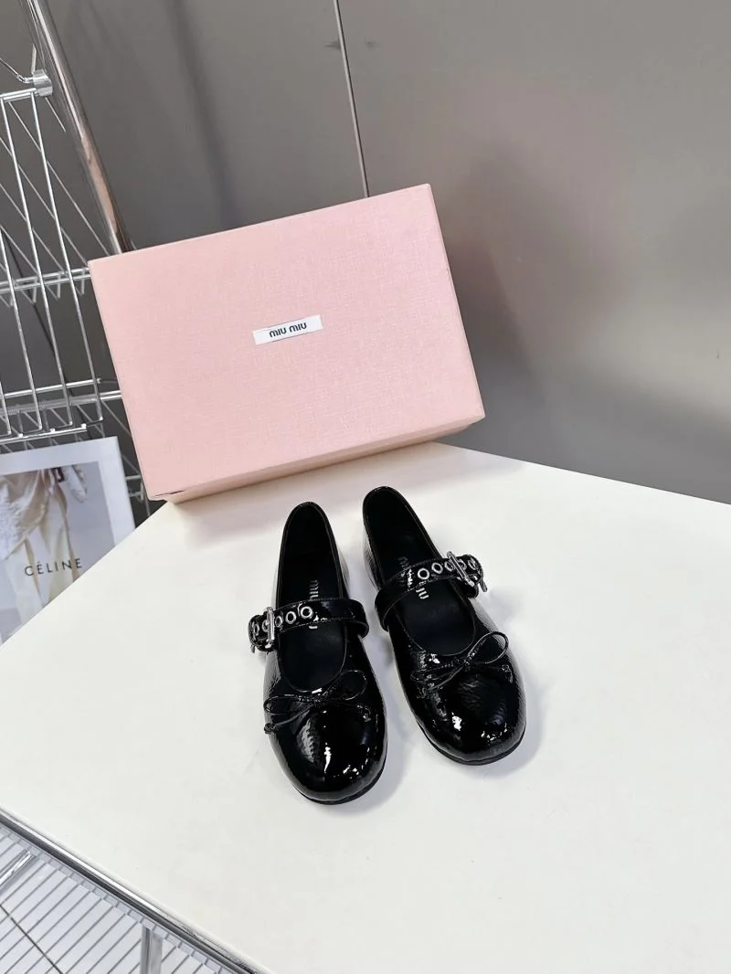 Minimalist Miu Miu Shoes 9468