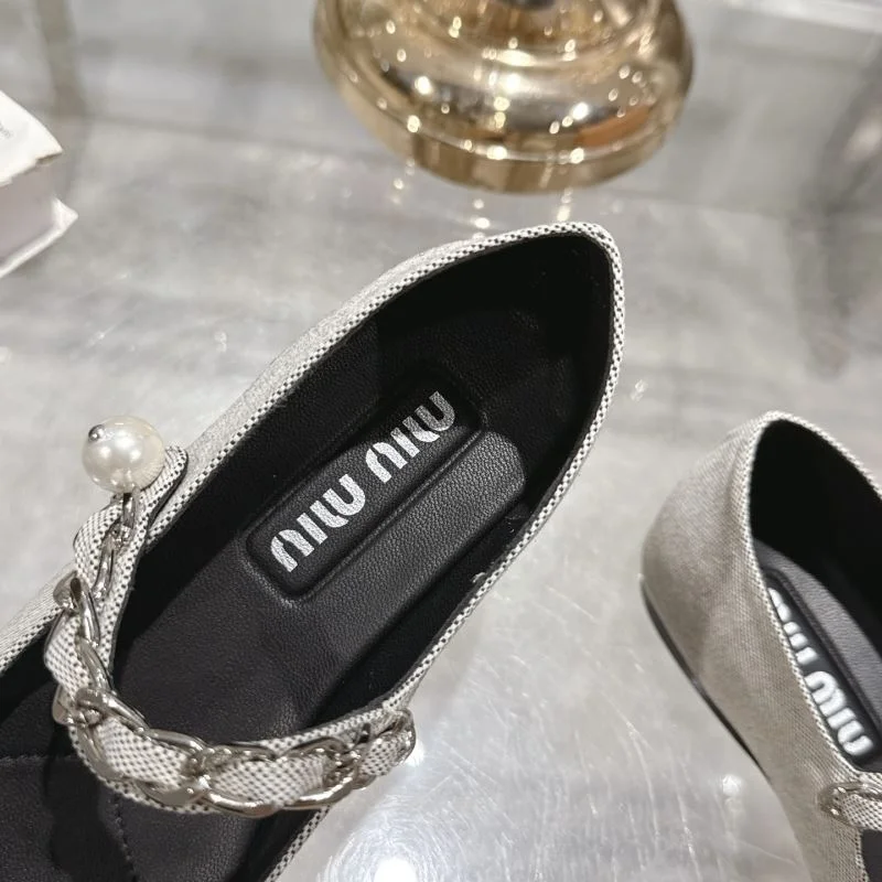 Vibrant Miu Miu Shoes 9386