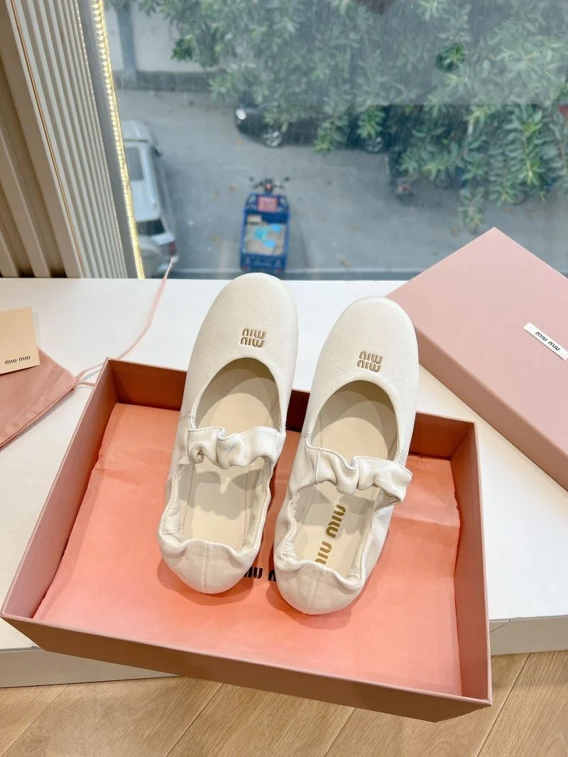 Miu Miu Shoes Unisex 15460