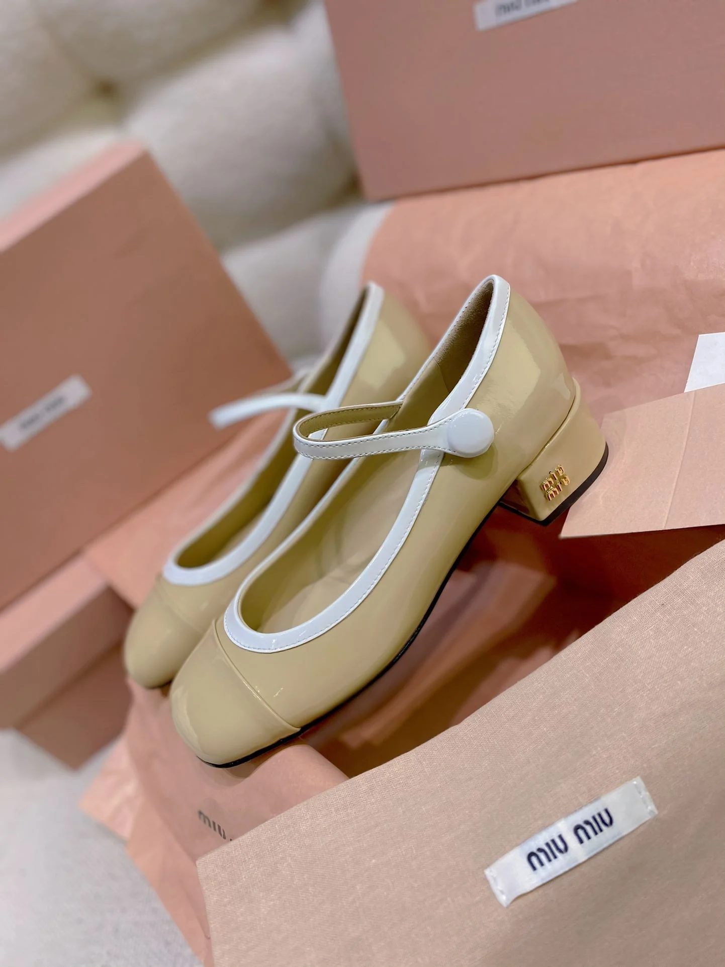 UrbanChic Miu Miu Shoes 6125