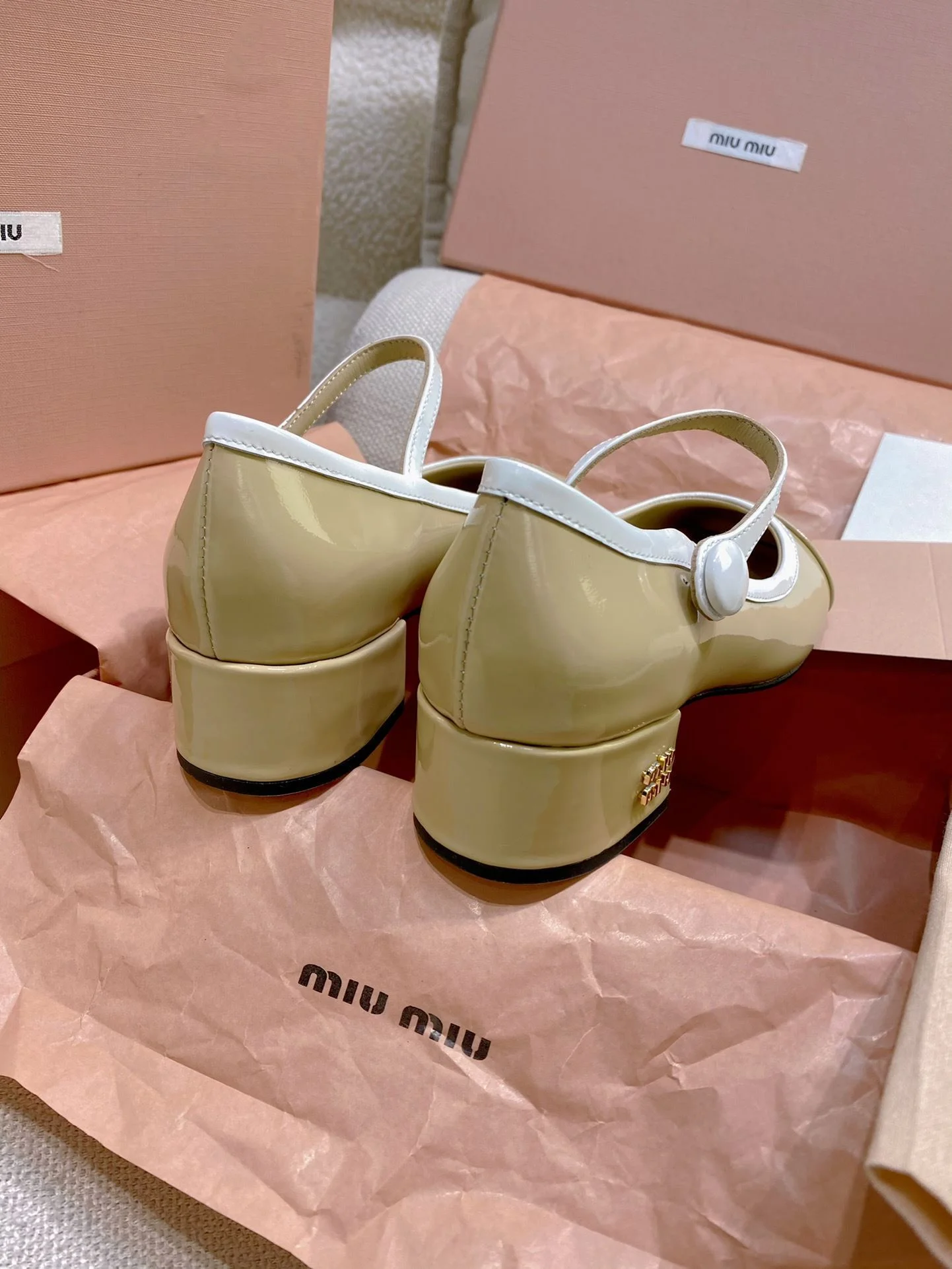 UrbanChic Miu Miu Shoes 6125