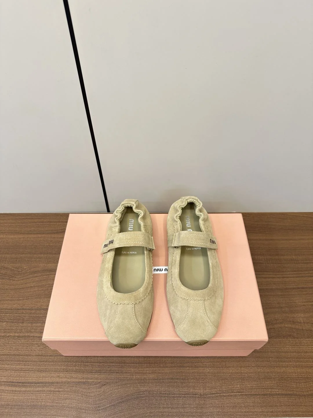 Trendsetting Miu Miu Shoes 6107