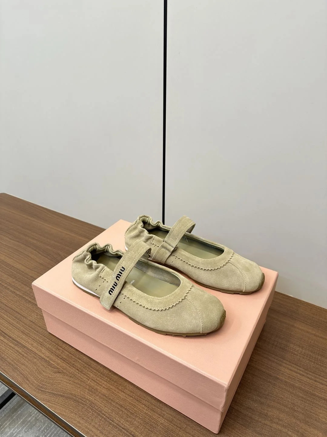 Trendsetting Miu Miu Shoes 6107