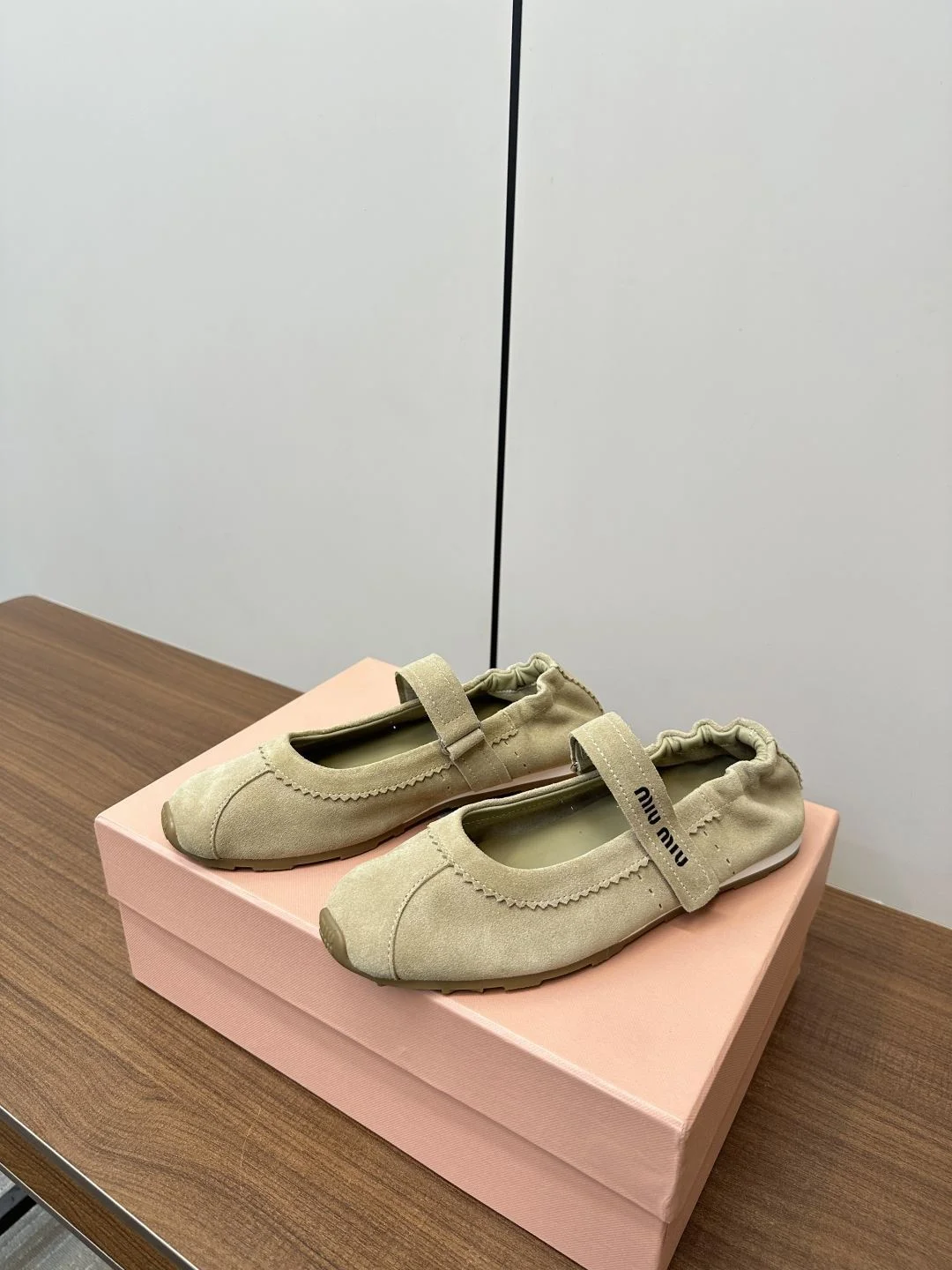 Trendsetting Miu Miu Shoes 6107