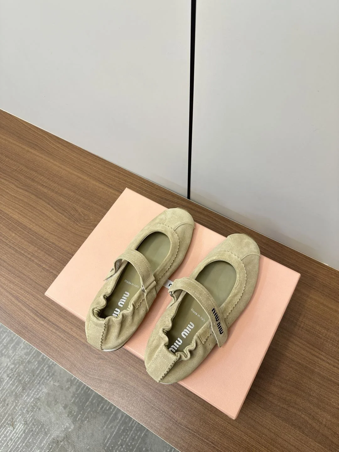 Trendsetting Miu Miu Shoes 6107