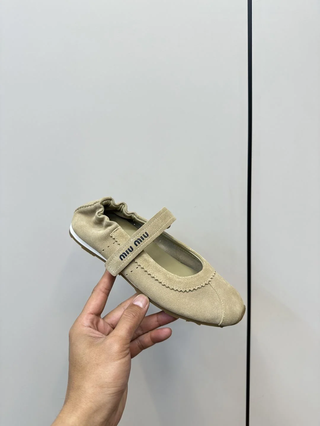 Trendsetting Miu Miu Shoes 6107