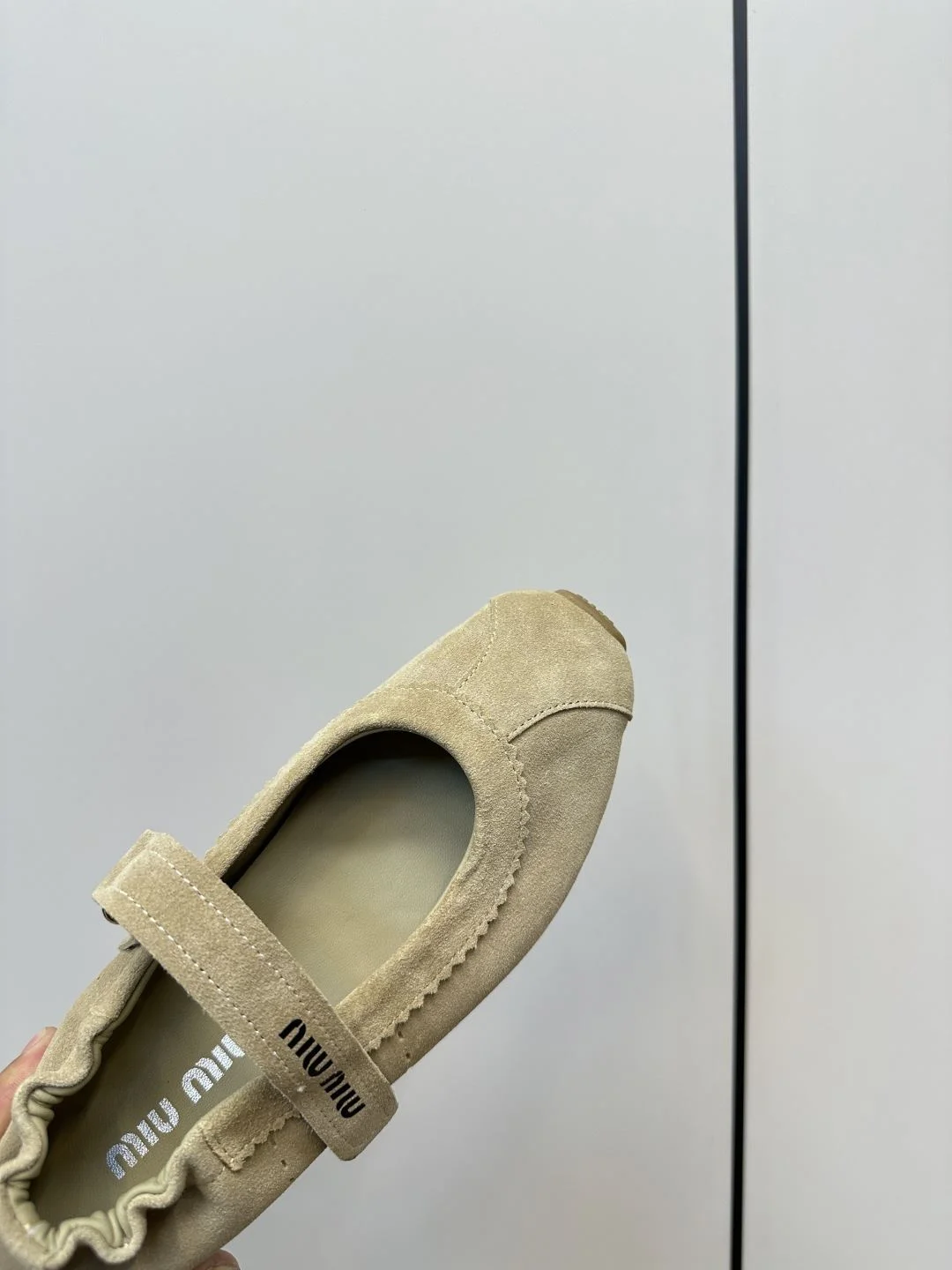 Trendsetting Miu Miu Shoes 6107