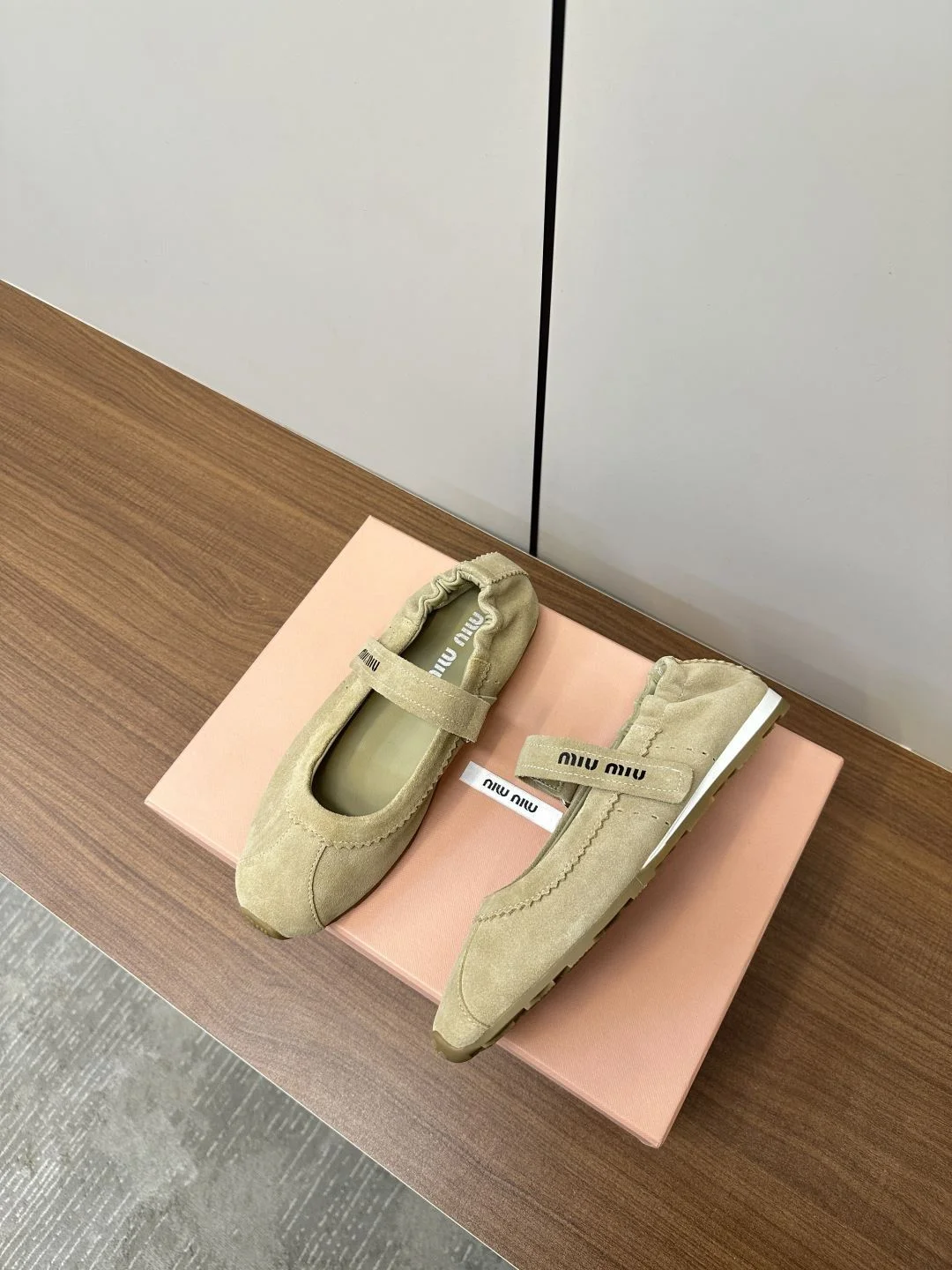 Trendsetting Miu Miu Shoes 6107