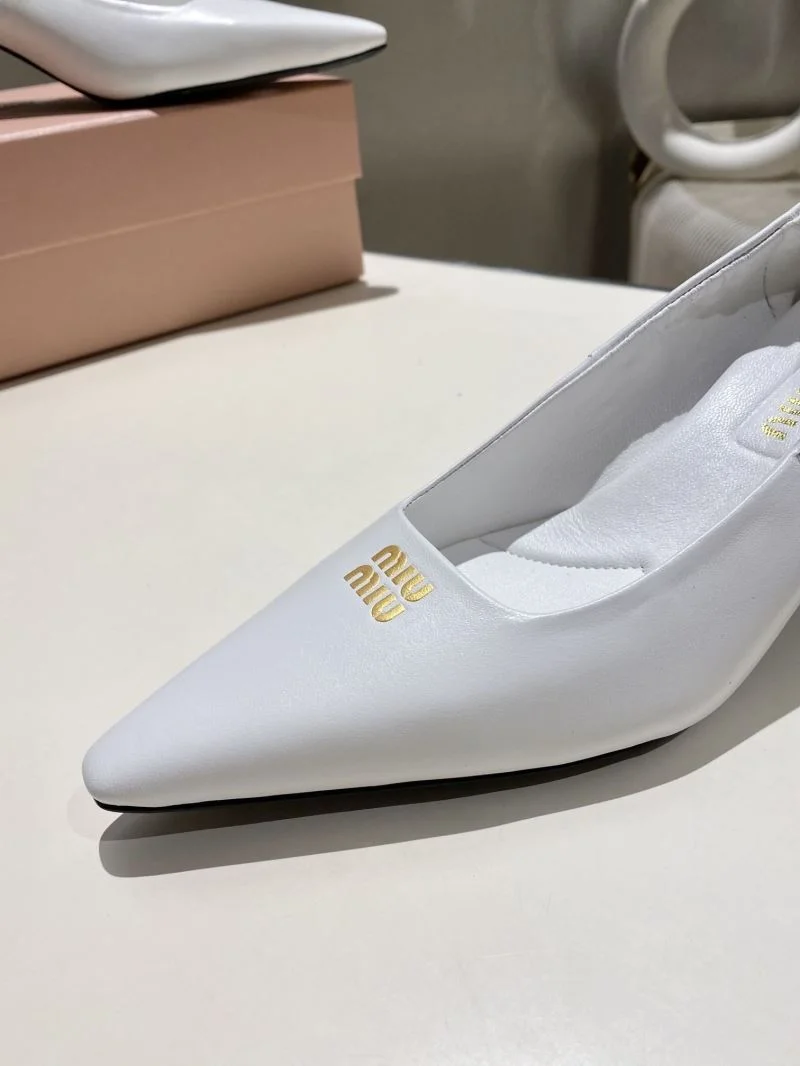Refined Miu Miu Shoes 6069